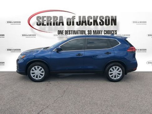 Used 2017 Nissan Rogue S image 5