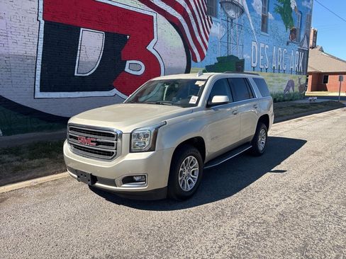 Used 2017 GMC Yukon SLT image 2