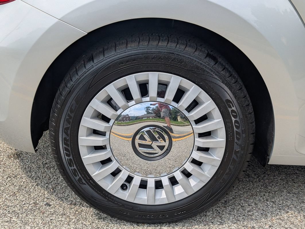 Used 2014 Volkswagen Beetle TDI FWD image 18