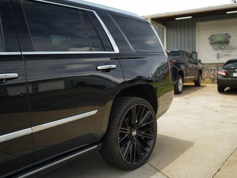 Used 2019 Cadillac Escalade Premium Luxury AWD/4WD image 22