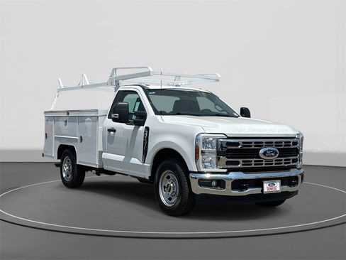 New 2025 Ford F350 XL w/ XL Chrome Package image 4