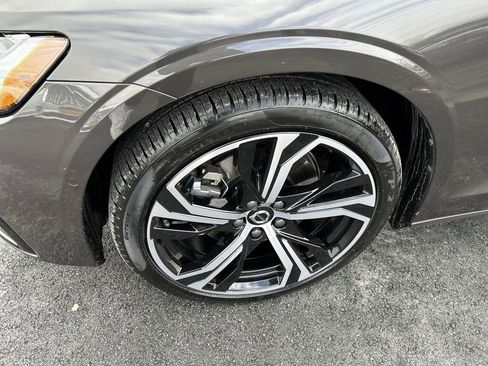 Certified 2025 Volvo S60 B5 Plus image 10