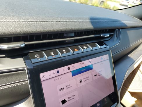 New 2025 Jeep Grand Cherokee Limited w/ Luxury Tech Group II image 29