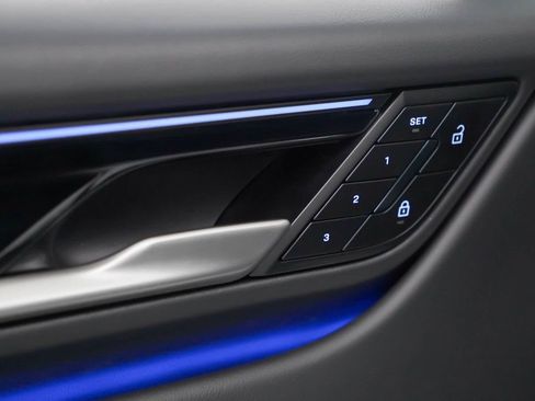 Certified 2025 Porsche Macan 4S Electric image 23