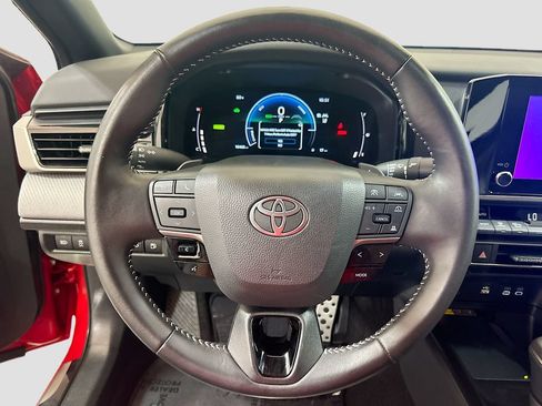 Used 2025 Toyota Camry SE w/ Convenience Package FWD image 9