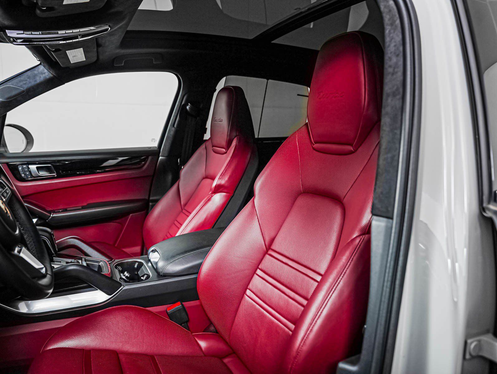 Certified 2023 Porsche Cayenne Turbo AWD/4WD image 5
