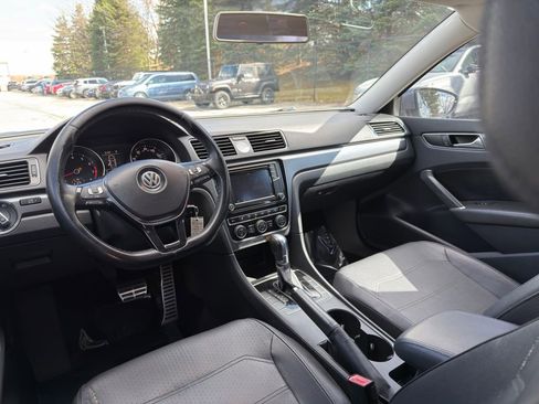 Used 2017 Volkswagen Passat 1.8T R-Line image 13