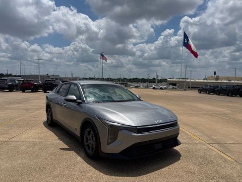 Used 2025 Kia K4 FWD image 1