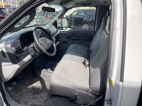 Used 2006 Ford F350 XL image 9