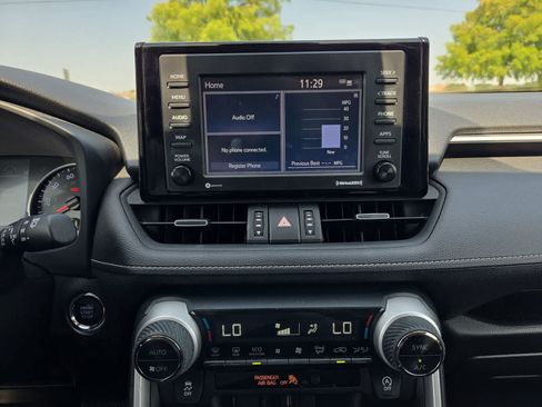 Used 2020 Toyota RAV4 XLE Premium FWD image 28