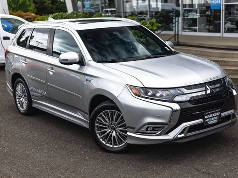 Used 2022 Mitsubishi Outlander GT AWD/4WD image 2