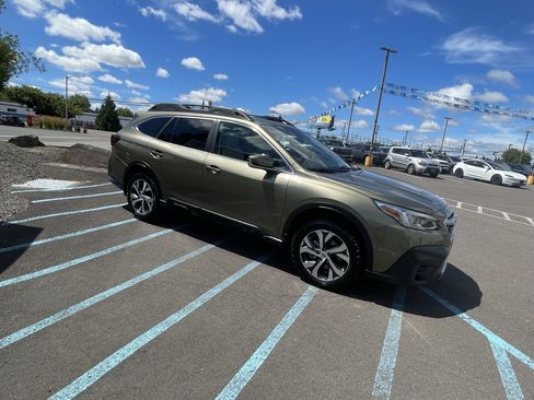 Used 2022 Subaru Outback Limited AWD/4WD image 7
