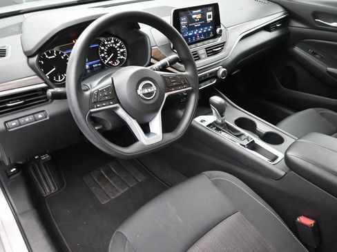 Used 2025 Nissan Altima 2.5 SV FWD image 20