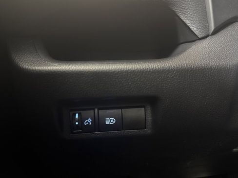 Used 2021 Toyota RAV4 LE image 20