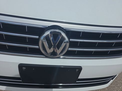 Used 2017 Volkswagen Passat 1.8T R-Line w/ R-Line Lighting Package FWD image 23