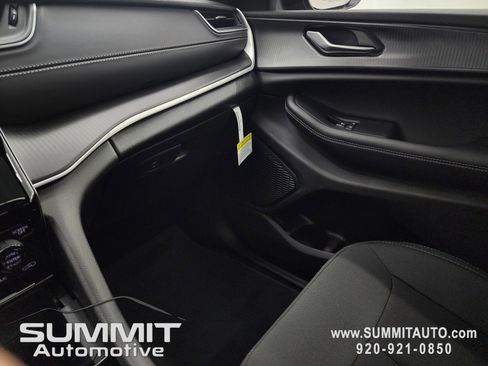 New 2025 Jeep Grand Cherokee L Laredo w/ Trailer Tow Package image 15