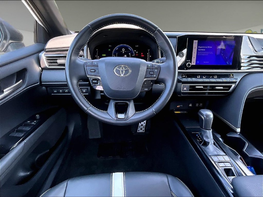 Used 2025 Toyota Camry SE FWD image 17