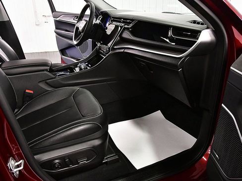 Used 2022 Jeep Grand Cherokee Limited 4xe image 25