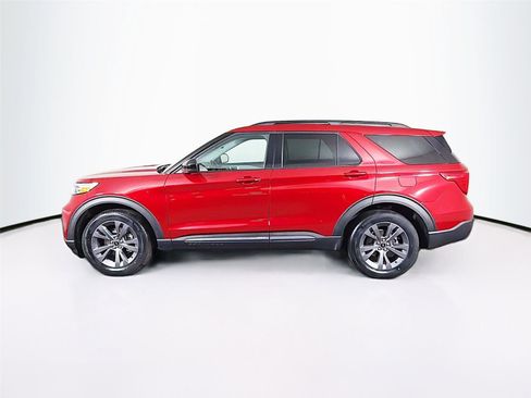 Used 2024 Ford Explorer XLT w/ Equipment Group 202A AWD/4WD image 4