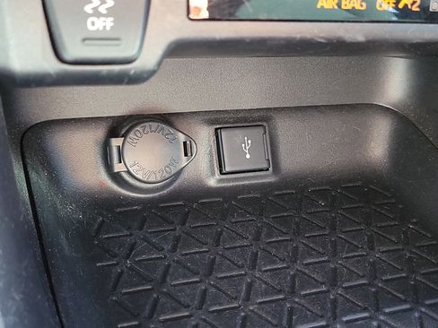 Used 2021 Toyota RAV4 LE image 24