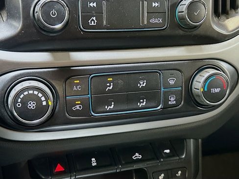 Used 2020 Chevrolet Colorado LT w/ LT Convenience Package image 15