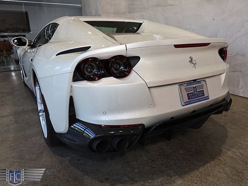 Used 2021 Ferrari 812 GTS RWD image 10