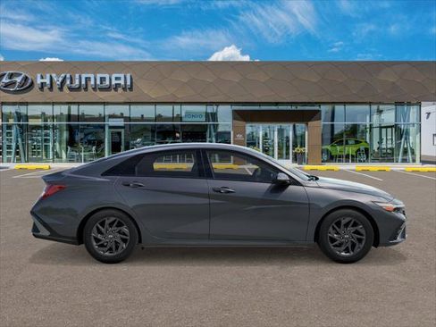 New 2026 Hyundai Elantra Hybrid FWD image 7