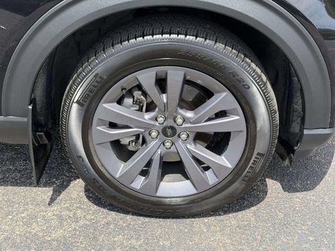 Used 2023 Ford Explorer XLT w/ Equipment Group 202A AWD/4WD image 25