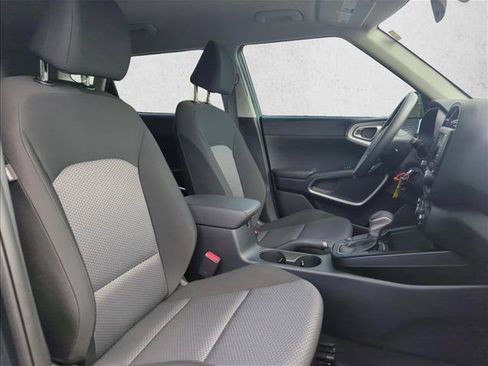 Used 2025 Kia Soul LX w/ LX Technology Package FWD image 26