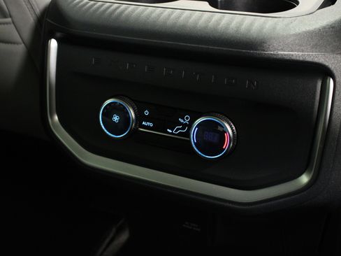 Used 2025 Ford Expedition Active image 23