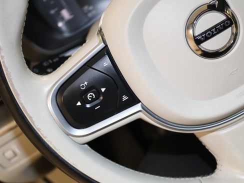 Used 2019 Volvo XC60 T5 Momentum w/ Premium Package image 30