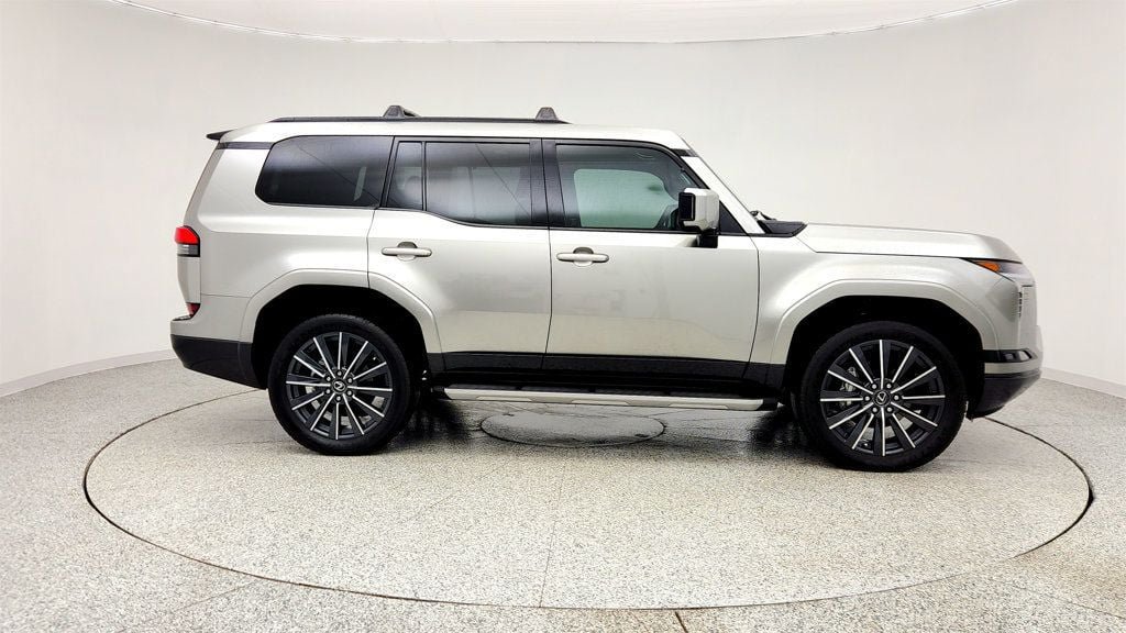 Used 2024 Lexus GX 550 w/ Cold Area Package AWD/4WD image 4
