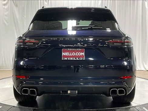 Used 2023 Porsche Cayenne Turbo S image 9