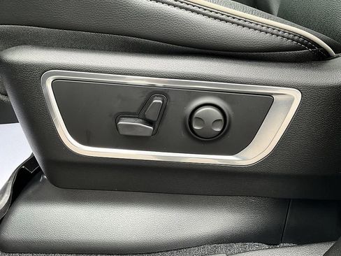 New 2026 RAM 1500 Laramie AWD/4WD image 16