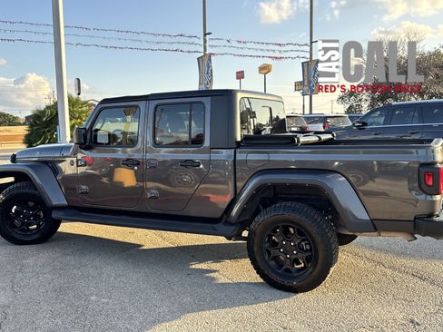 Used 2023 Jeep Gladiator Sport image 11