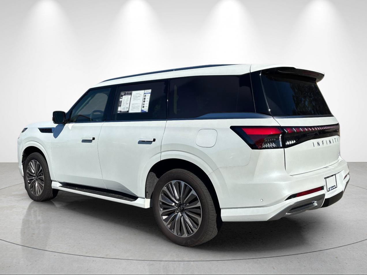 Used 2025 INFINITI QX80 Luxe AWD/4WD image 3