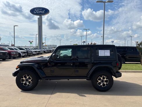 Used 2022 Jeep Wrangler Unlimited Rubicon w/ Cold Weather Group AWD/4WD image 2
