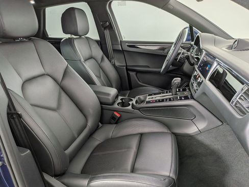 Certified 2025 Porsche Macan AWD/4WD image 25