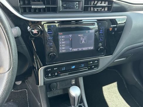 Used 2017 Toyota Corolla LE FWD image 16