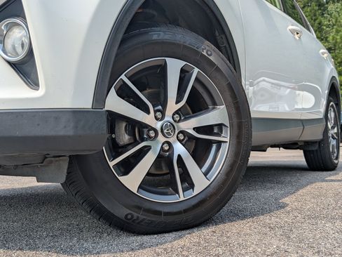 Used 2018 Toyota RAV4 XLE FWD image 34