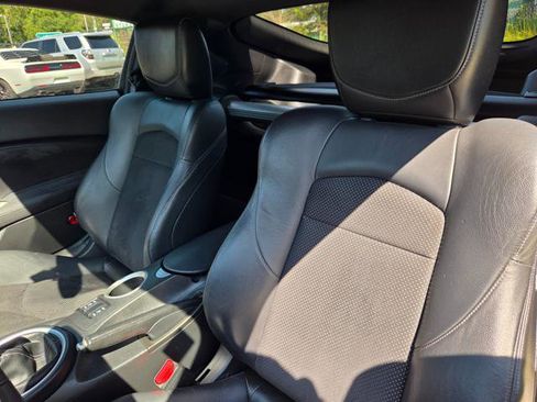 Used 2009 Nissan 370Z Touring image 23