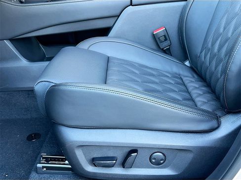 New 2026 Nissan Rogue Platinum image 19