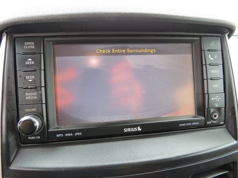 Used 2010 Dodge Grand Caravan SXT w/ Trailer Tow Group FWD image 16