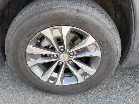 Used 2025 Chevrolet Equinox LT FWD image 2