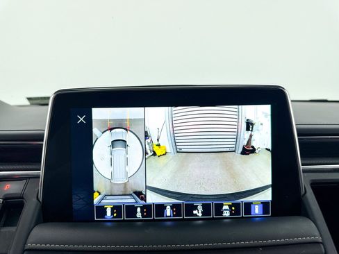 Used 2022 GMC Yukon SLT w/ SLT Premium Package image 11