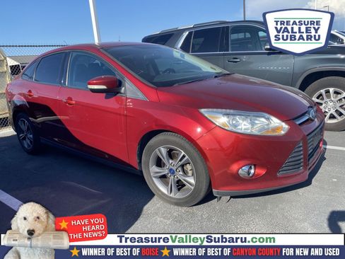 Used 2014 Ford Focus SE w/ SE Sport Package FWD image 1