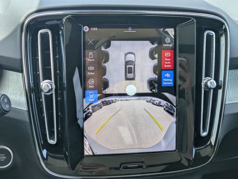 New 2026 Volvo XC40 B5 Ultra w/ Climate Package AWD/4WD image 13