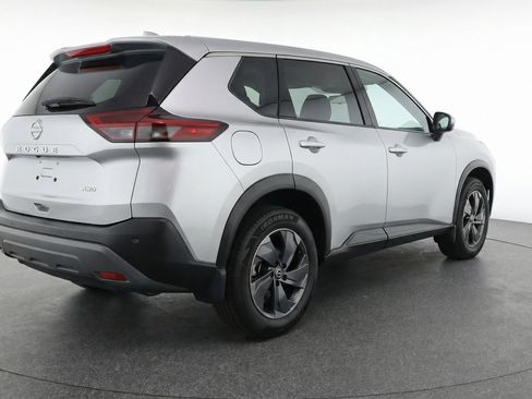 Used 2025 Nissan Rogue SV AWD/4WD image 9
