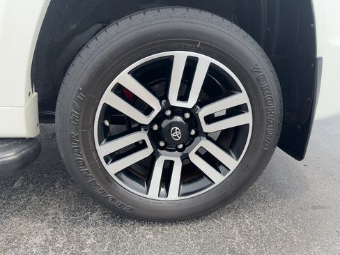 Used 2016 Toyota 4Runner Limited AWD/4WD image 9