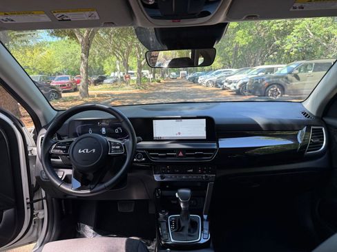 Used 2025 Kia Seltos S FWD image 32